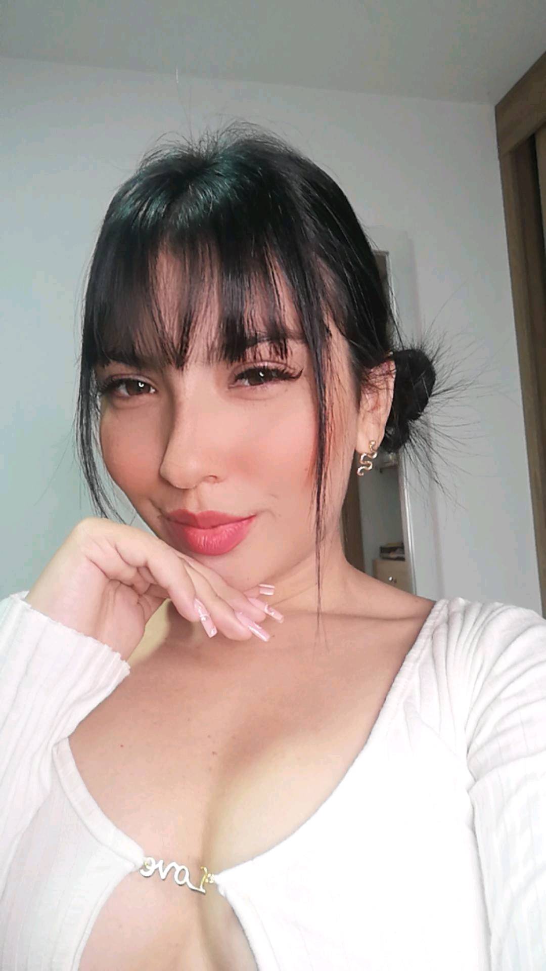 Featured ChitChatGG TV host portrait